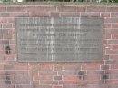 Gedenktafel f&uuml;r die nach dem Krieg abgerissenen Synagoge (auf der Tafel ist ein inhaltlicher Fehler)