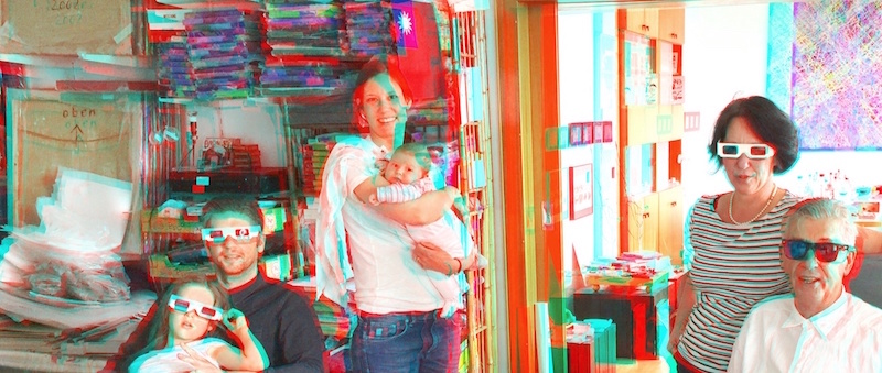 2016-01 &raquo;FAMILY WEARING 3D GLASSES&laquo; 