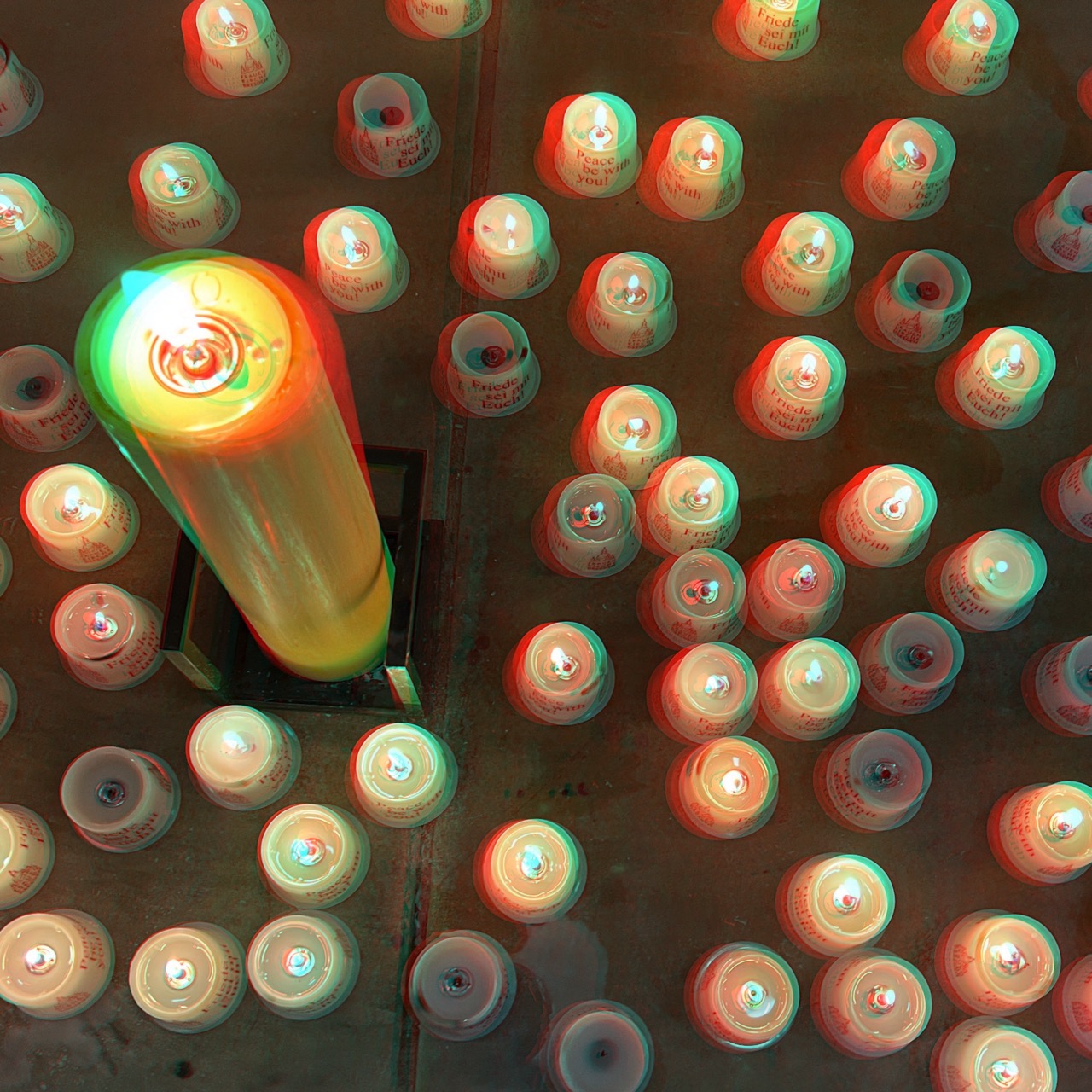 RC Anaglyphe 2024-04 &raquo;KERZEN F&UUML;R GELIEBTE MENSCHEN&laquo;