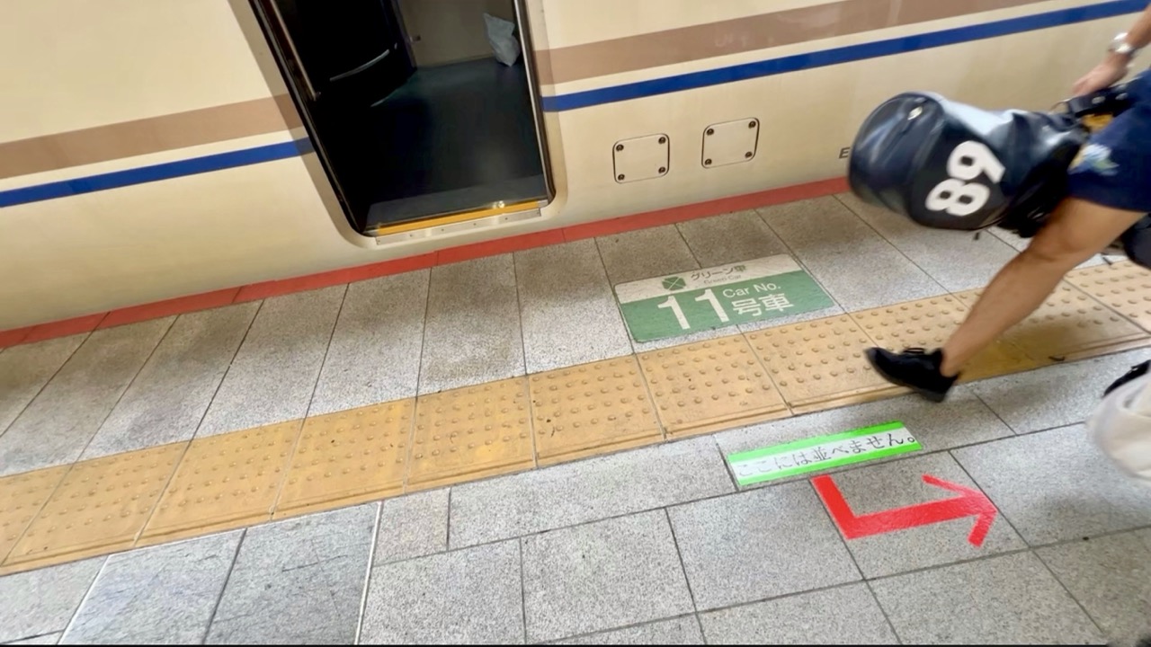 e.Pic 2024-14 &raquo;RUNNING AT STATION&laquo;